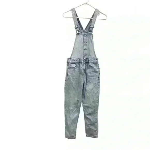 American Eagle Outfitters Blue‎ Jean Mom Overalls Woman Sz 2 Short Light Wash - Picture 1 of 10